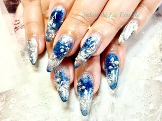 セミロング サロンドラフィーユ LAFEUILLEのネイルデザイン