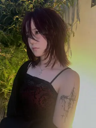 ミディアム ✴︎TO-MA✴︎ レッドカラー/透明感のヘアスタイル