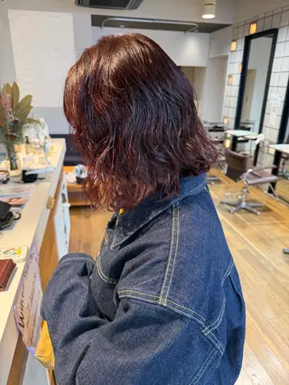 ミディアム パーマ 塩澤 榛奈のヘアスタイル