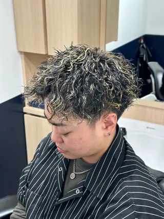 ショート カラー パーマ 千葉弘平 🔥波巻き特化🔥のヘアスタイル