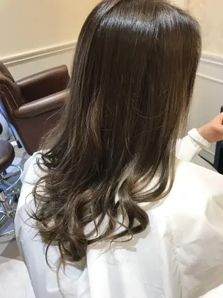 ロング カラー 粟田 めぐみのヘアスタイル