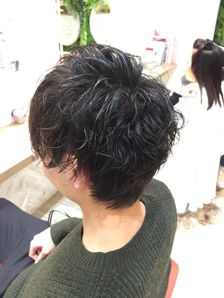 ショート パーマ メンズ 吉岡 三四朗のヘアスタイル