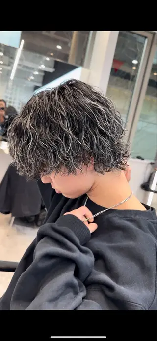 ショート カラー パーマ ヘアアレンジ メンズ fifth park 六反穂 龍介のヘアスタイル