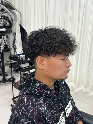 ショート カラー パーマ メンズ 【シャドウパーマ センターパート】義心のヘアスタイル