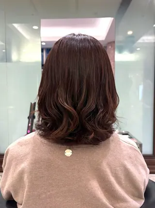 ミディアム パーマ 韓国っぽ透け感カラー マンツーマン🫧なおのヘアスタイル