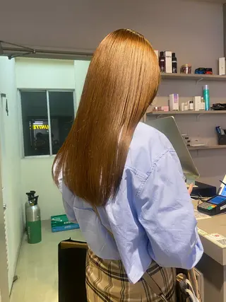 カラー ブリーチ縮毛矯正加藤 赤み無し透明感ヘアのヘアスタイル