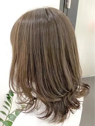 セミロング カラー 予約 停止のヘアスタイル