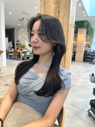 ロング カラー VIEWユリナ メイク/ カットのヘアスタイル