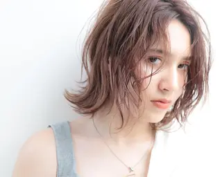 ミディアム linda by neoliveのヘアスタイル