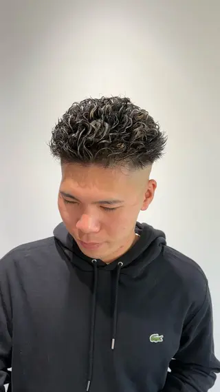 ショート パーマ メンズ 高橋 周のヘアスタイル