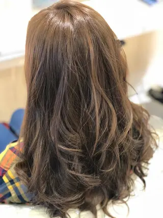 セミロング 縮毛矯正/髪質改善 継続する美髪のヘアスタイル