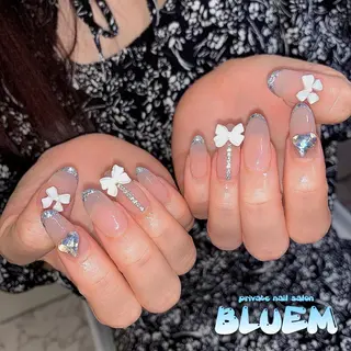 ネイル BLUEM なな🐶のネイルデザイン