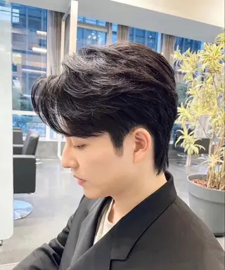 ショート メンズ 縮毛矯正をしている人 のためのカラーのヘアスタイル
