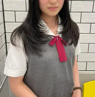 セミロング MIFA レイヤー／パーマのヘアスタイル