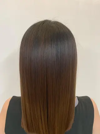 ミディアム カラー トップ スタイリストのヘアスタイル