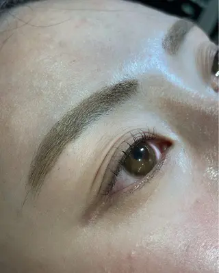 マツエク・マツパ 井上 真里奈のヘアスタイル