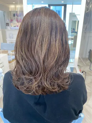 ミディアム カラー 小顔レイヤー/ ベージュ🤍Rieのヘアスタイル