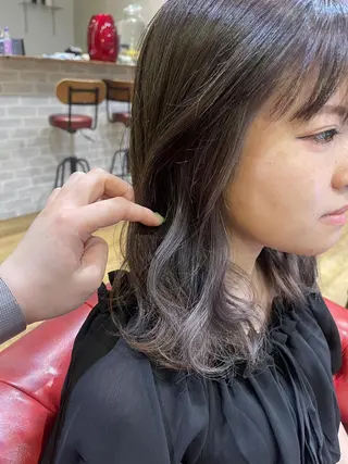 ミディアム アティリー 西梅田のヘアスタイル