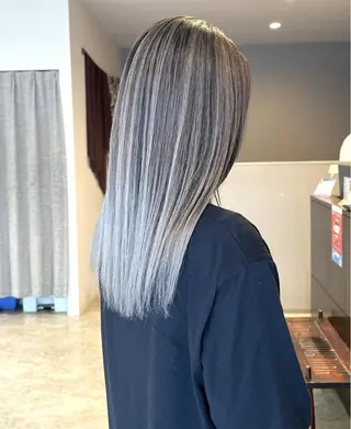 ミディアム 尼丁 勇磨のヘアスタイル