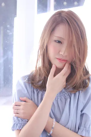 セミロング カラー 平松 千枝のヘアスタイル