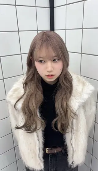 ロング カラー ねね🦖 /ブリーチカラーのヘアスタイル