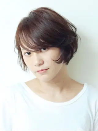 ショート カラー ネイル ブリーチカラー 美髪矯正takaraのヘアスタイル