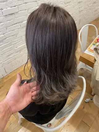 カラー 前田 輝のヘアスタイル