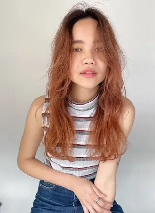 セミロング カラー 吉江 結菜のヘアスタイル