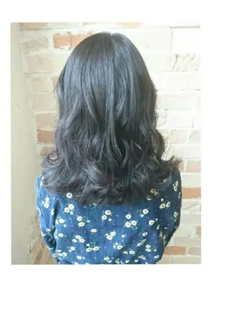 カラー ミディアム RU RIのヘアスタイル
