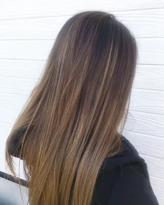 ロング カラー ビヨウシツトリコ よねたにみなのヘアスタイル