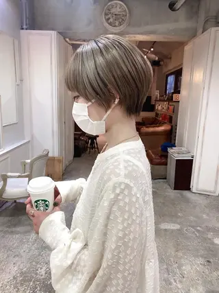 ショート 柔らかベージュ 🤎YUKAのヘアスタイル