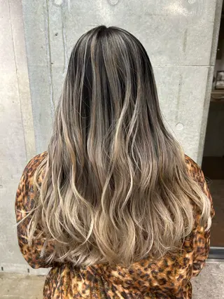 ロング カラー 🍎ブリーチカラー 🍎KUREA🍎のヘアスタイル