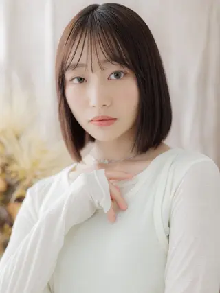 ショート 透明感カラー🫧胸元 彩那🩰ྀིのヘアスタイル