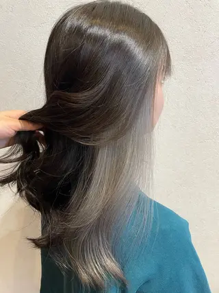 カラー 岡村 真子のヘアスタイル