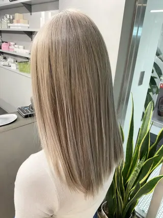 セミロング カラー M IIのヘアスタイル