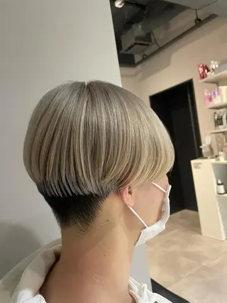 ショート カラー ブリーチ👩🦳/ ✂︎MANAMIのヘアスタイル