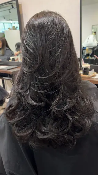 ロング Merly Osakaのヘアスタイル