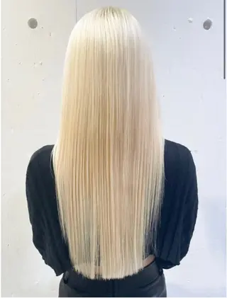 カラー 黒染め落とし ムラ修正　ハイトーンのヘアスタイル