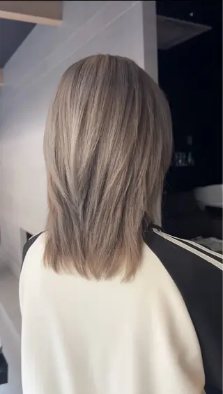 ミディアム カラー 近藤 李香のヘアスタイル