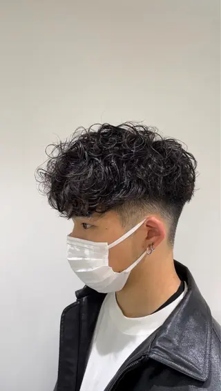 ショート メンズ フェザーパーマ職人 🪶ryosukeのヘアスタイル