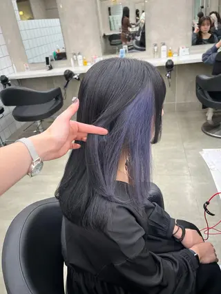 ロング 寒色/ベージュヘア ブリーチありMiOのヘアスタイル