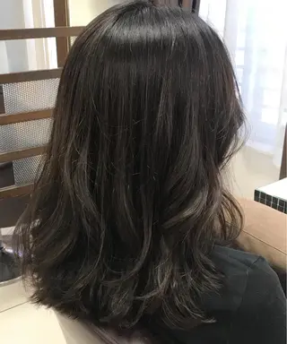 セミロング カラー 馴染ませNo.1🧃 エクステ・アレンジのヘアスタイル