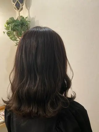 カラー 岡田 真弥のヘアスタイル