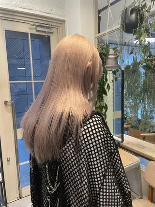 ロング カラー ミルクティー× グレージュMOMOのヘアスタイル