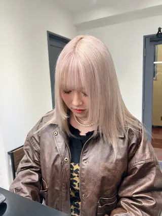 ミディアム カラー ショート/ウルフ カットモデル募集のヘアスタイル