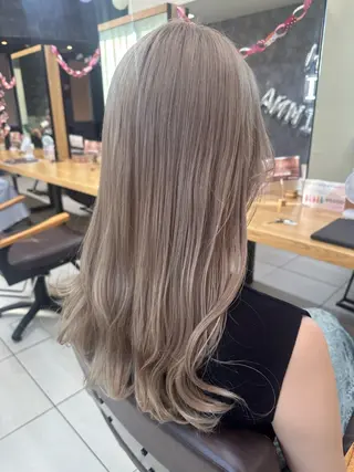 セミロング SHUN/ブリーチ/ カラー/臼井/佐倉のヘアスタイル