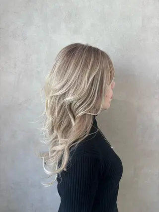 ロング カラー 透明感ハイライト◎ 伊藤夏海のヘアスタイル