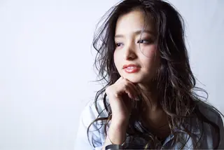 セミロング ロング カラー パーマ 【白髪ぼかし】 矢内　夏輝のヘアスタイル