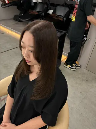 ロング 髪質改善|透明 感カラー🩵レイヤーのヘアスタイル