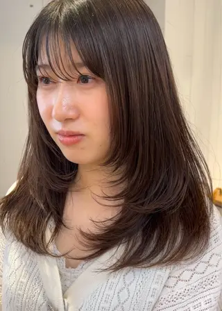 セミロング フカミ マナカのヘアスタイル